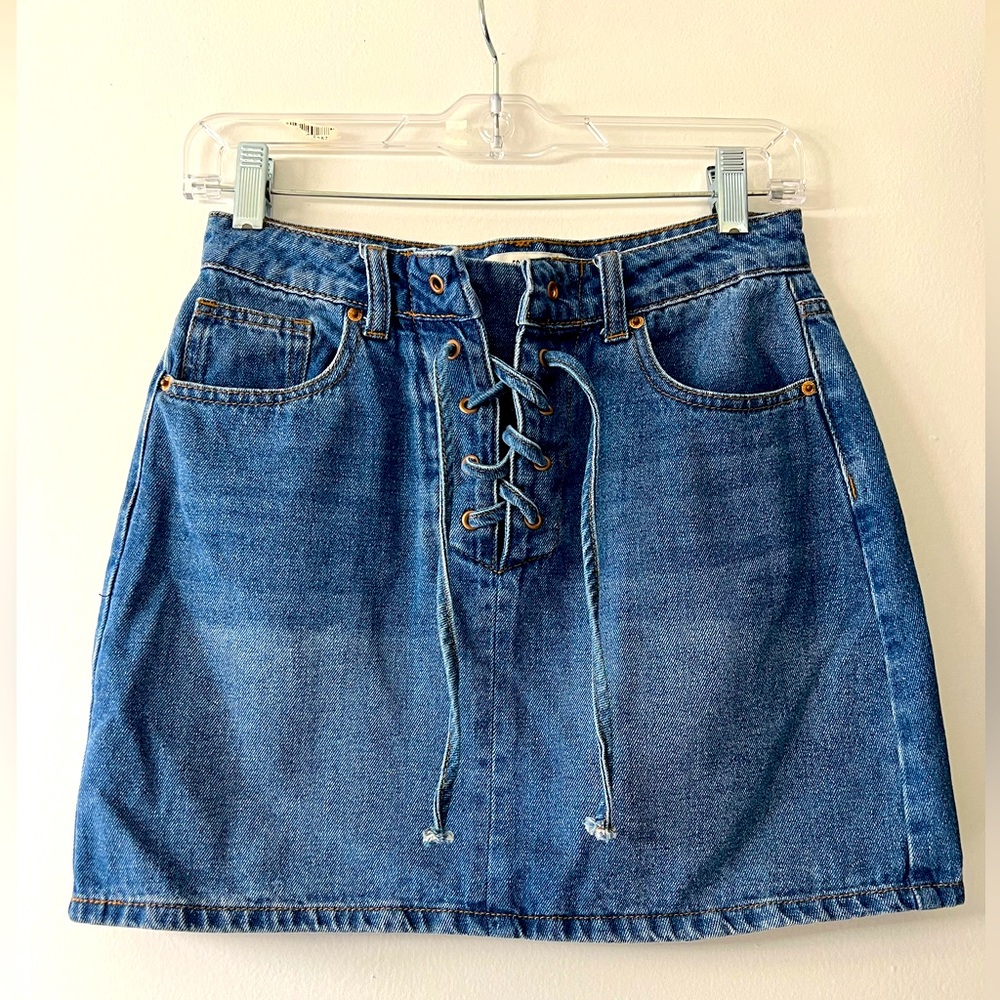 Forever 21. Size Small. Medium wash.